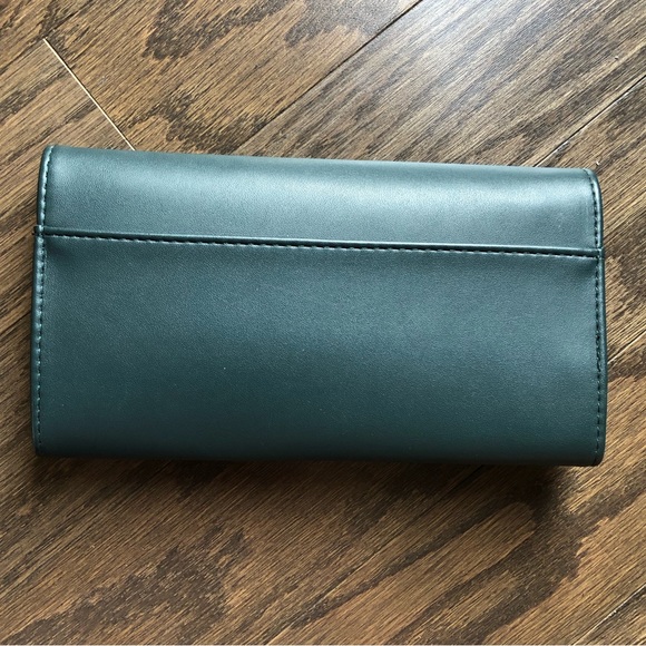 TARGET - A NEW DAY / WALLET - Picture 2 of 6